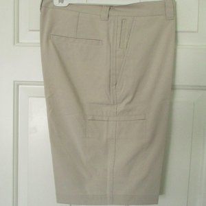 PGA Tour Pro Series Mens Beige 6-Pocket Cargo Golf Short Pant NWOT - Size 31W*